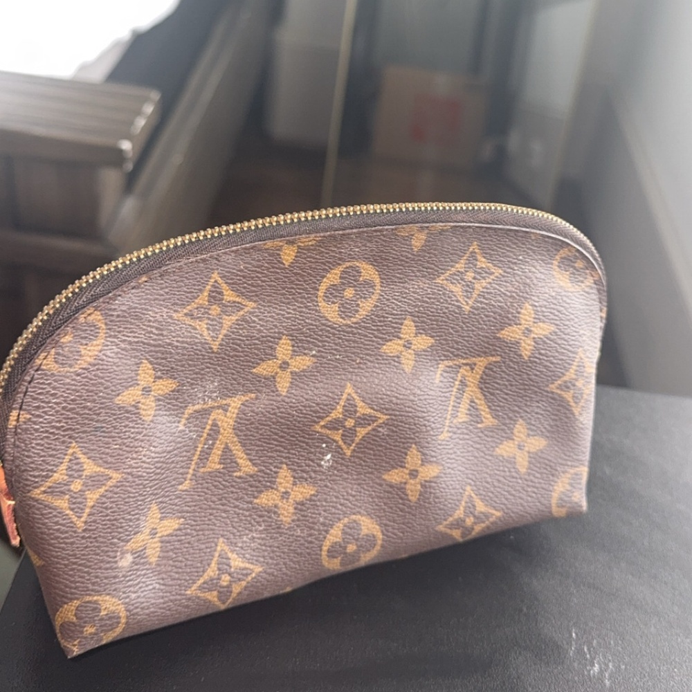 Louis Vuitton Cosmetic Pouch - Picture 4 of 4